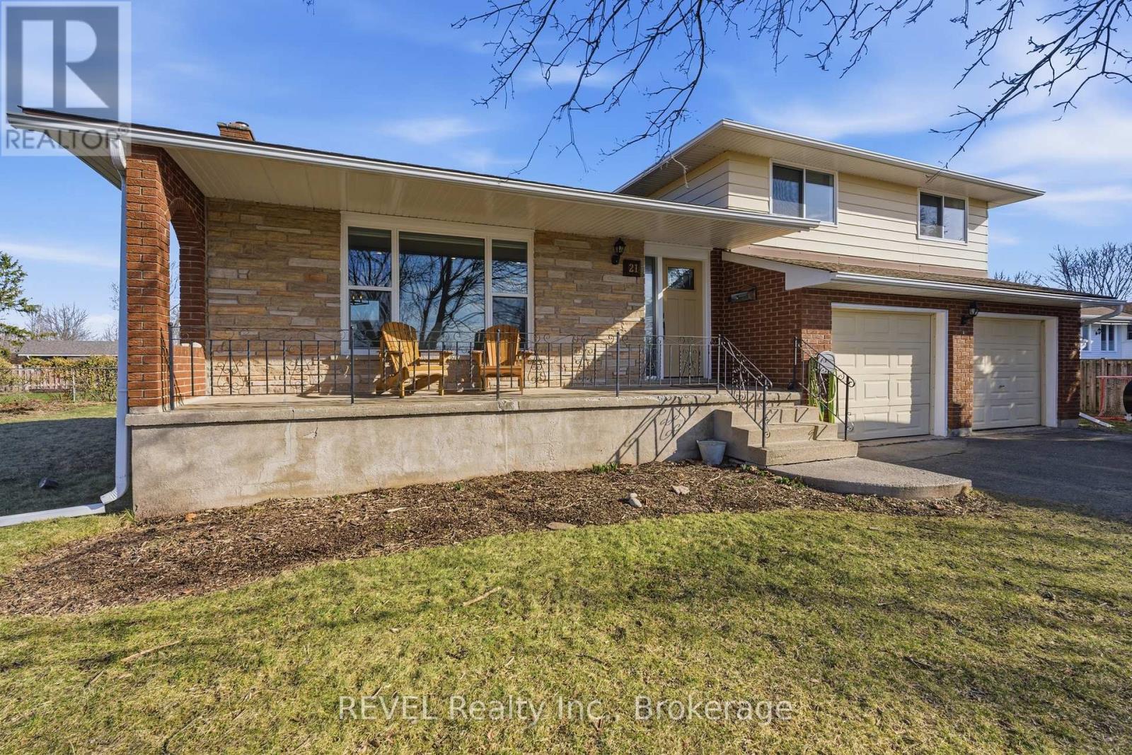 21 LENA CRESCENT - 2