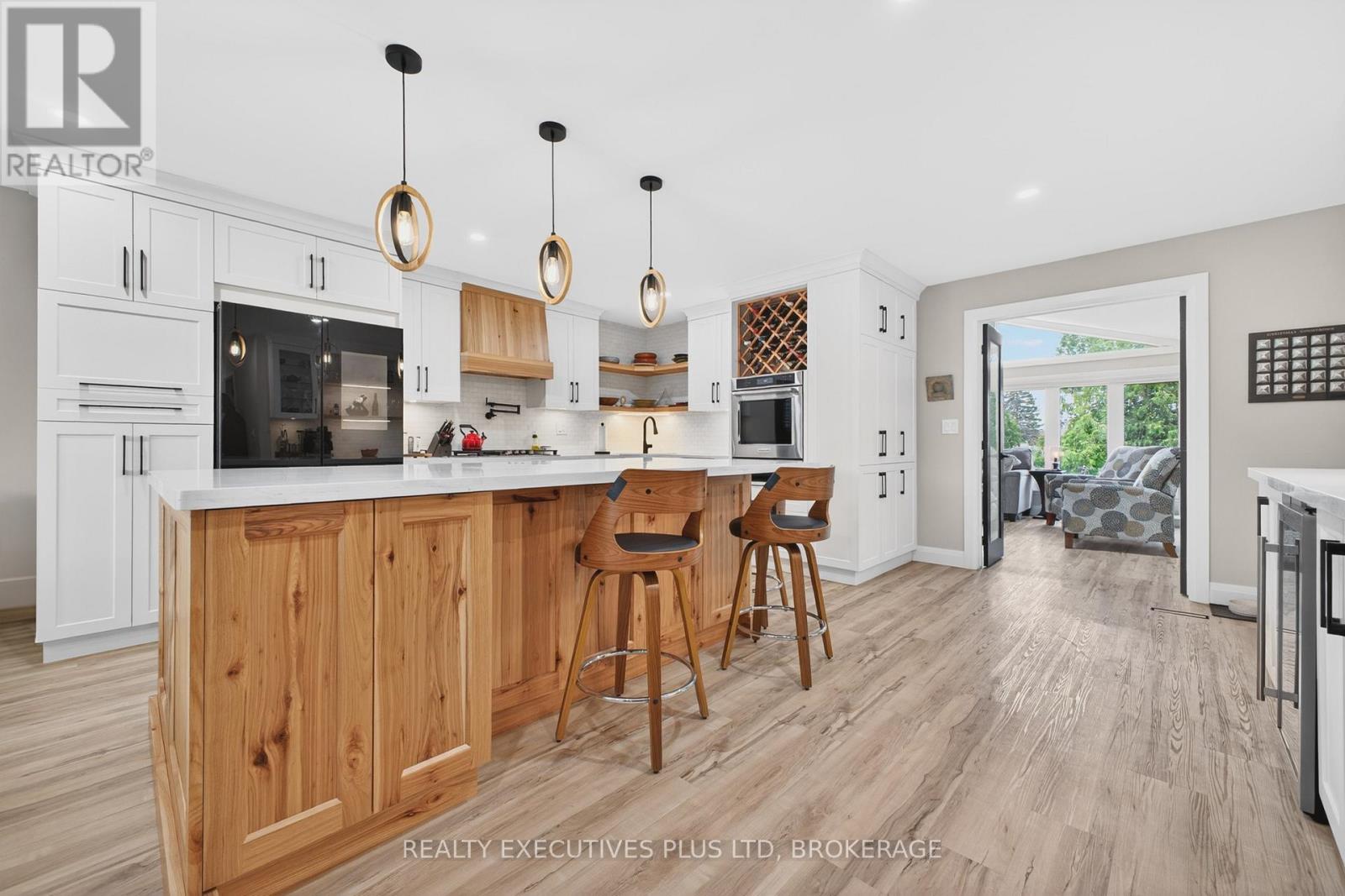 6410 SHERWOOD ROAD - 7