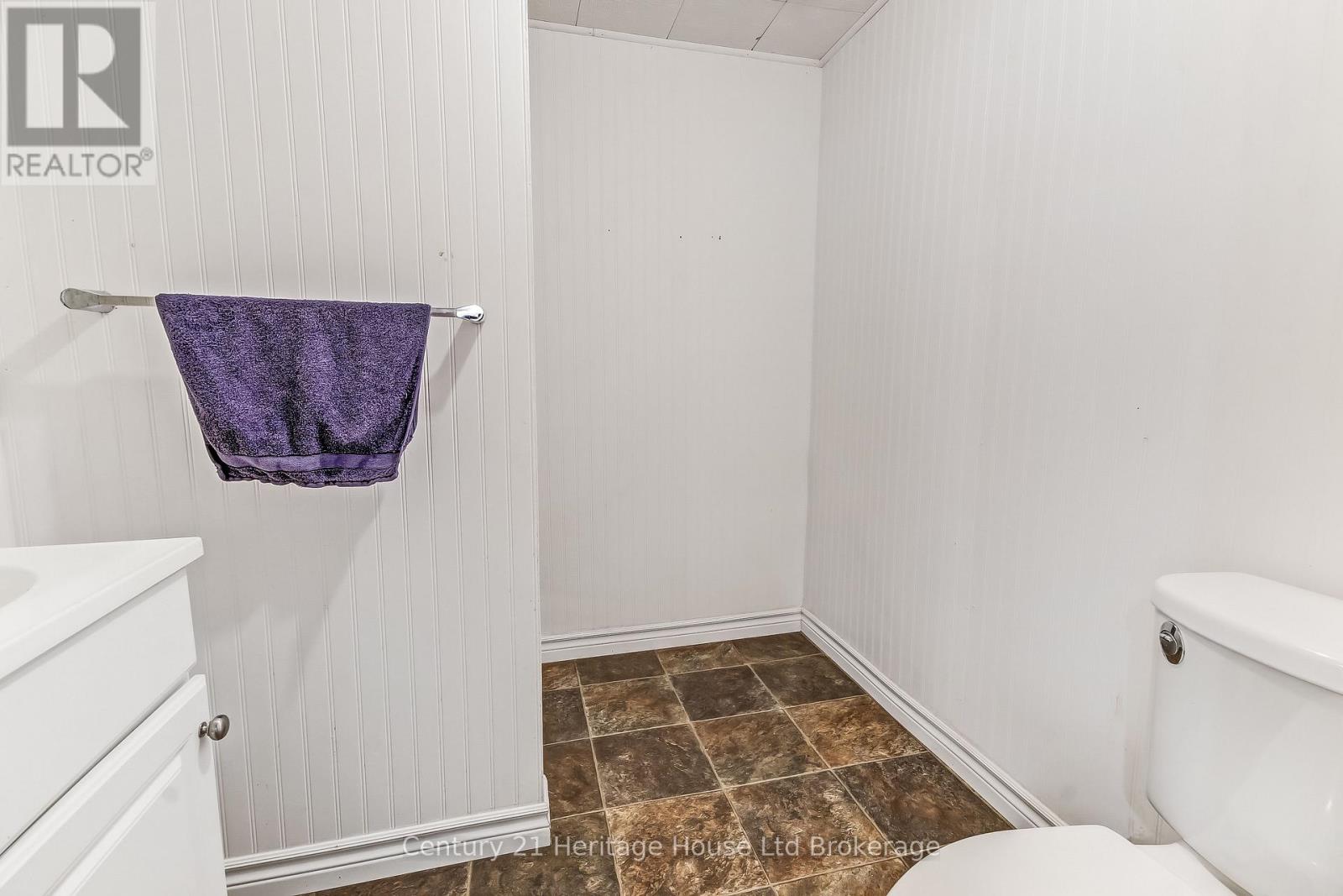 220 CLARKE STREET N - Image 19