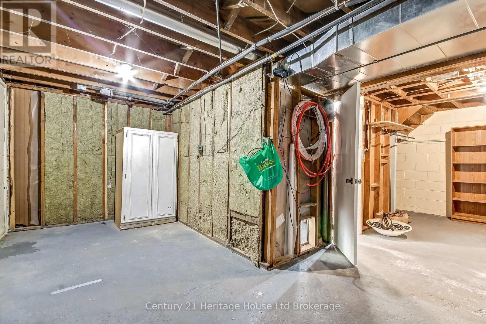 220 CLARKE STREET N - Image 21