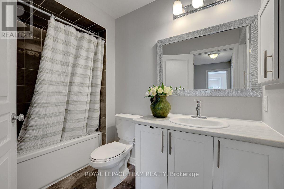 2 Bed, 3 Bath House for Sale in Ottawa – 206 LEATHER LEAF TERRACE, Ottawa – MLS# X13681610 - Image 29