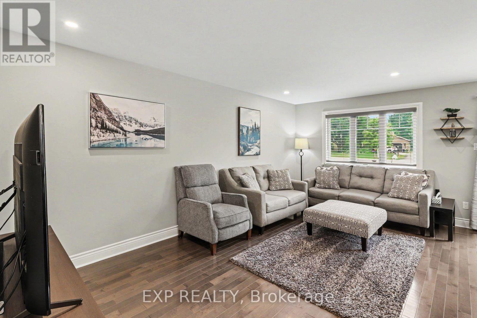 3 Bed, 4 Bath House for Sale in Russell – 138 SAINT MALO PLACE, Russell – MLS# X13681656 - Image 12
