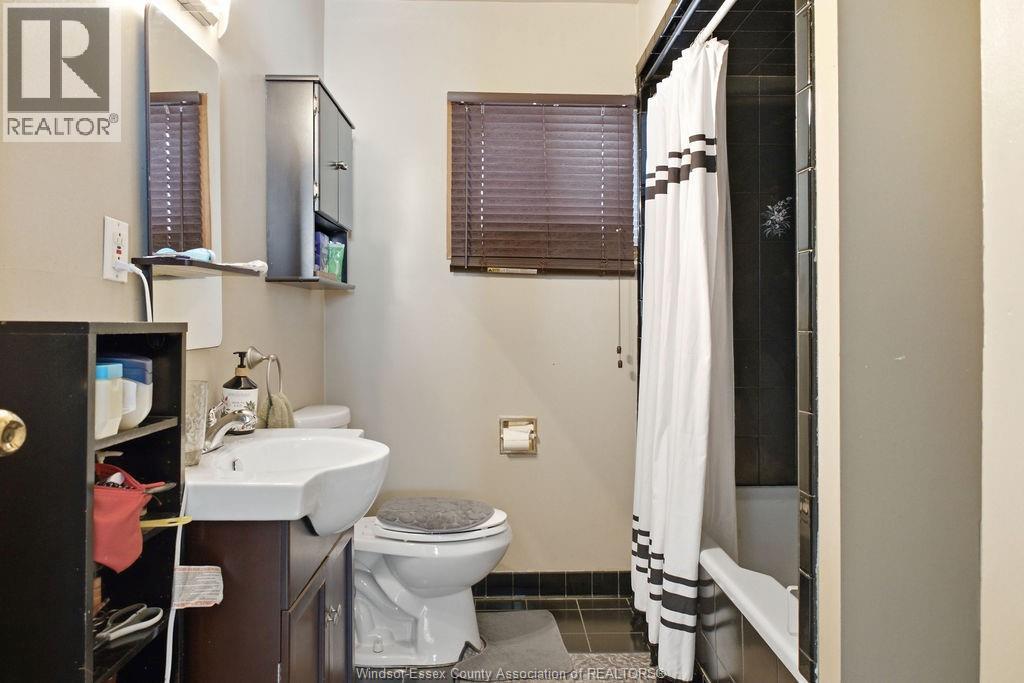 1172 MARION AVENUE - Image 15