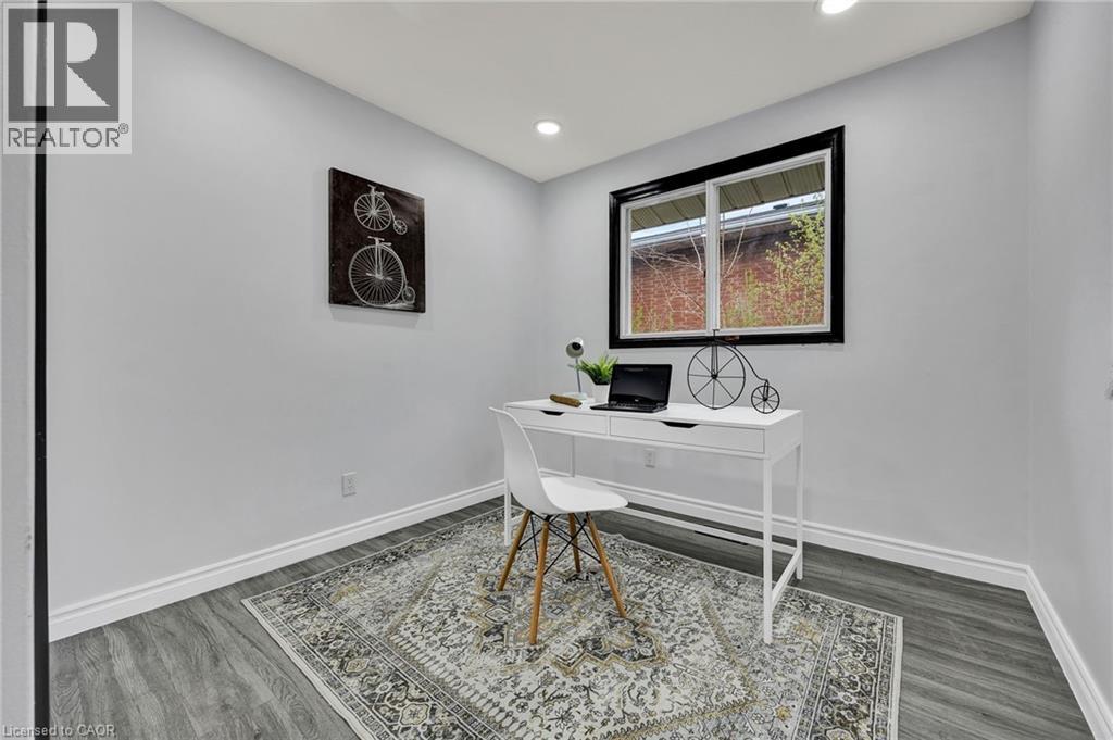 246 HILLCREST Road - Image 20