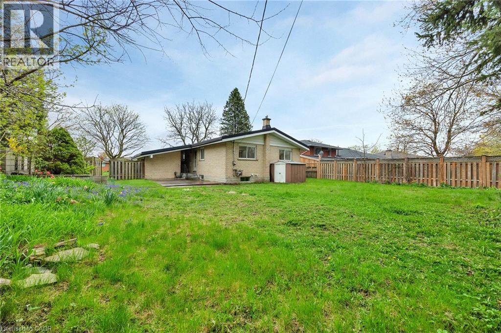 246 HILLCREST Road - Image 33