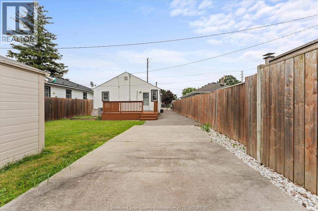 4482 Grand Marais ROAD East - 25