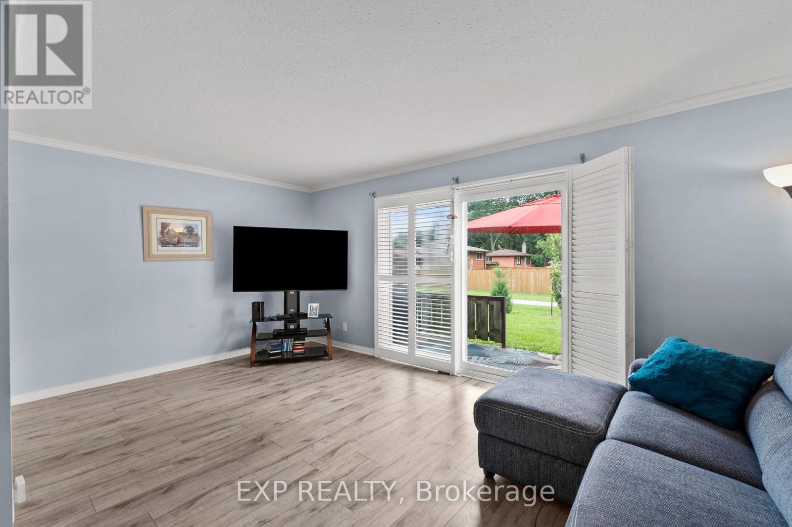 #7 4230 MEADOWVALE DRIVE - Image 8