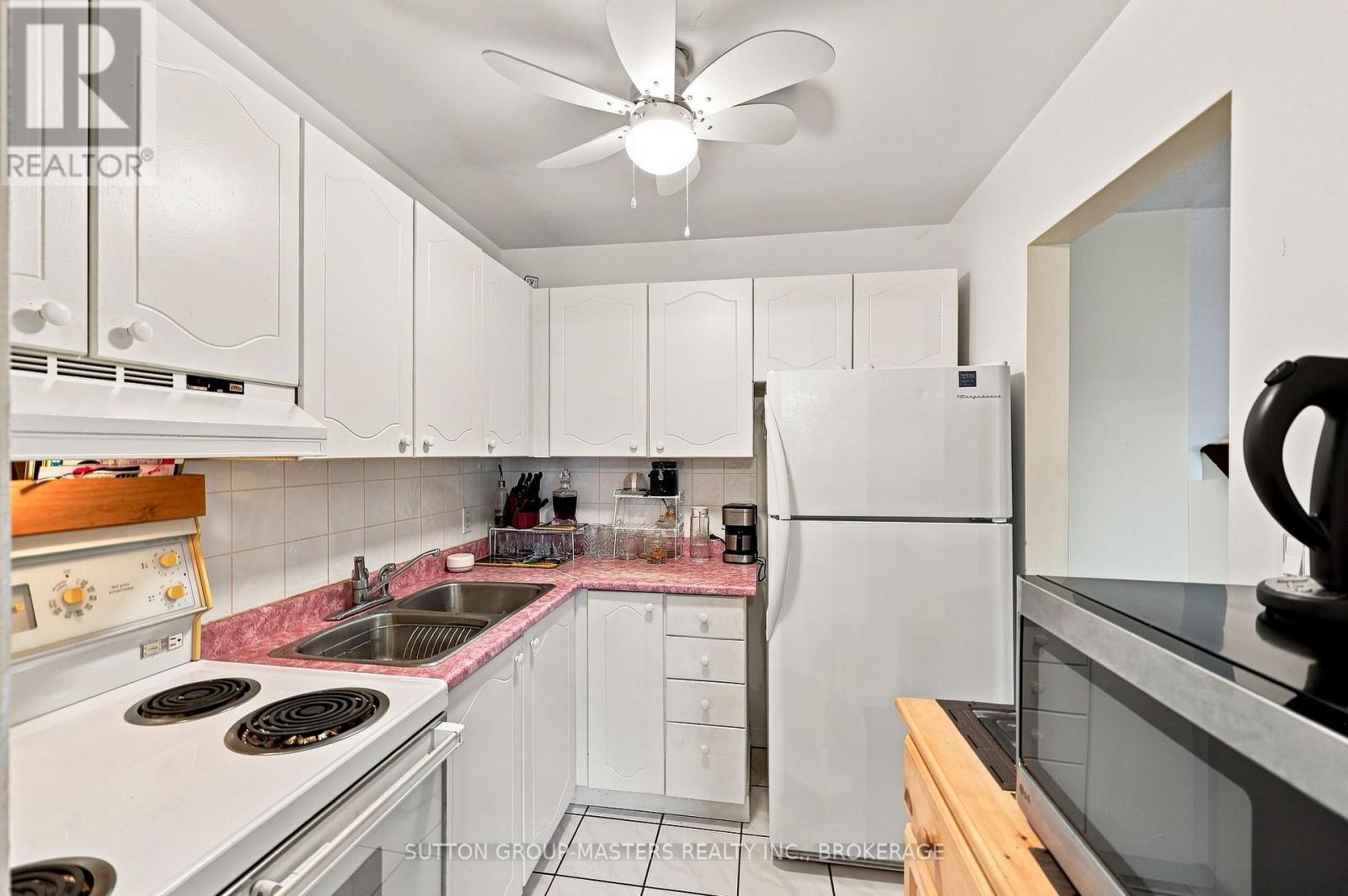 #34 52 COVENTRY CRESCENT - 15