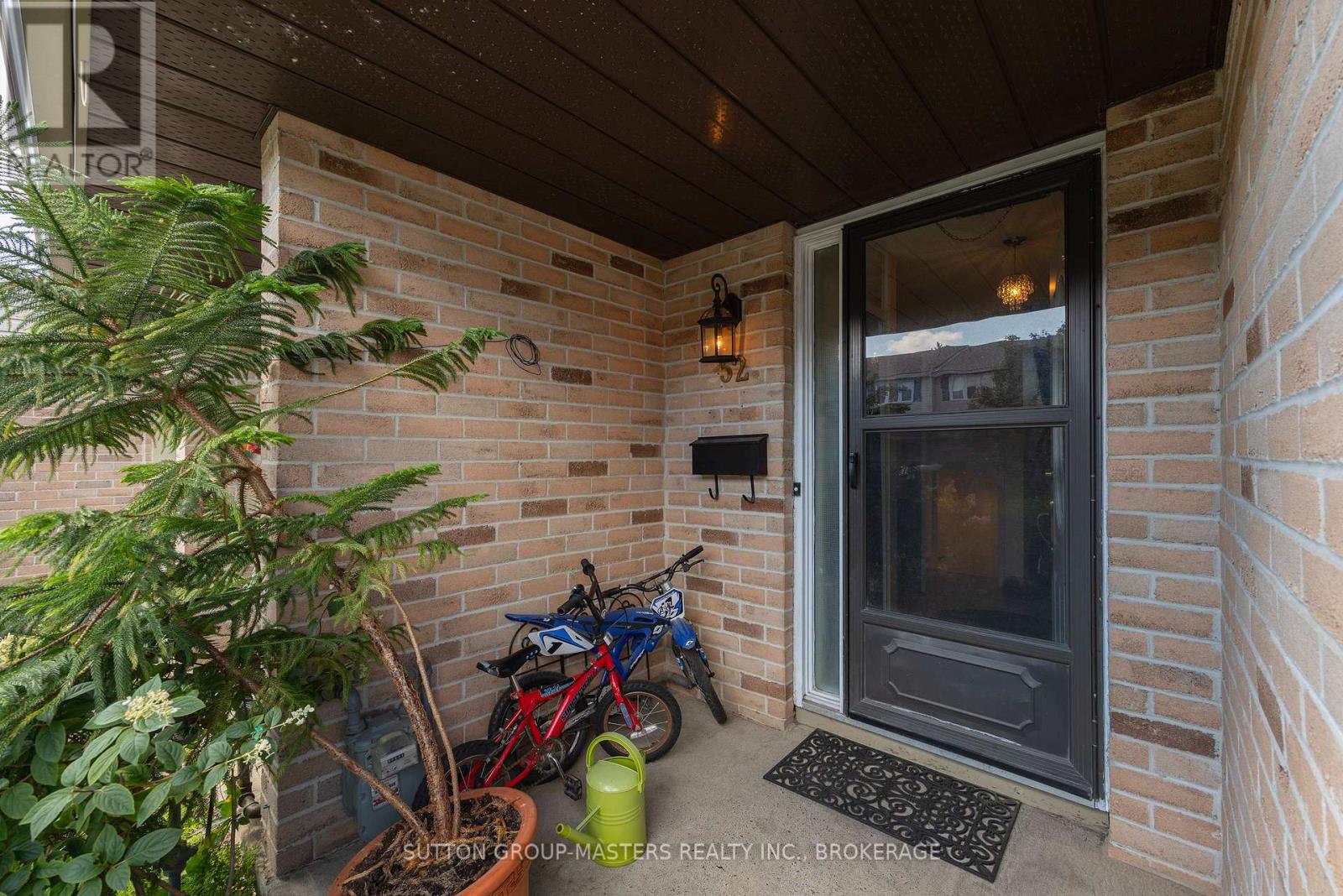 #34 52 COVENTRY CRESCENT - Image 3