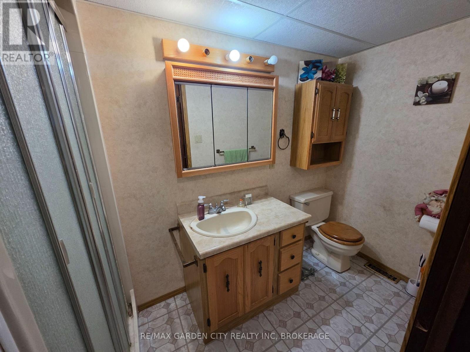 19 BLACK KNIGHT ROAD - 18