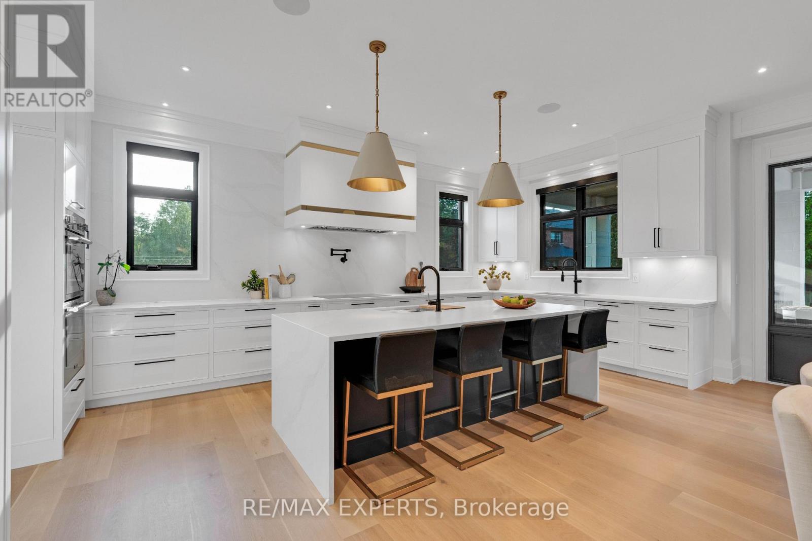 108 HOLLINGSWORTH DRIVE - 12