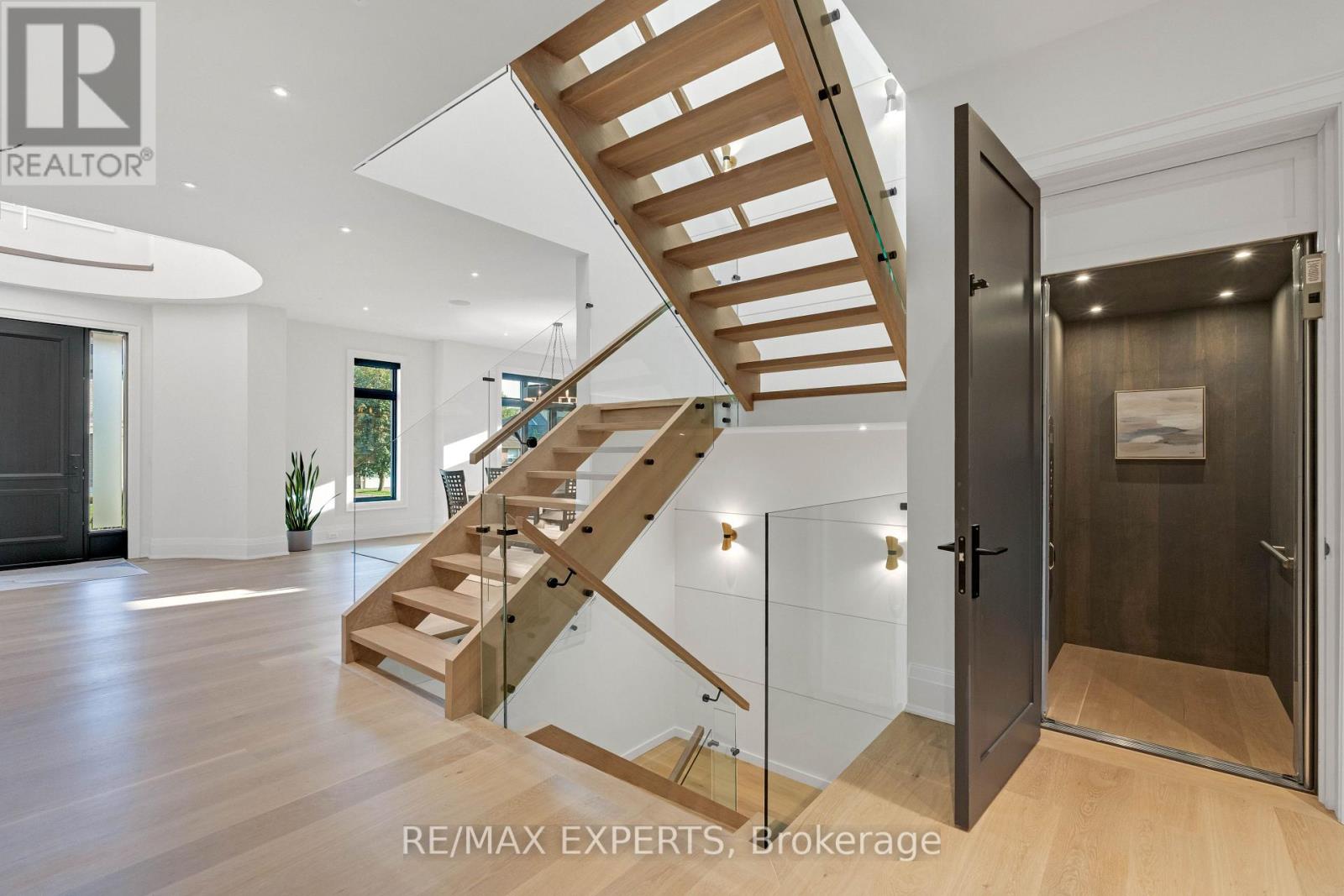 108 HOLLINGSWORTH DRIVE - 23