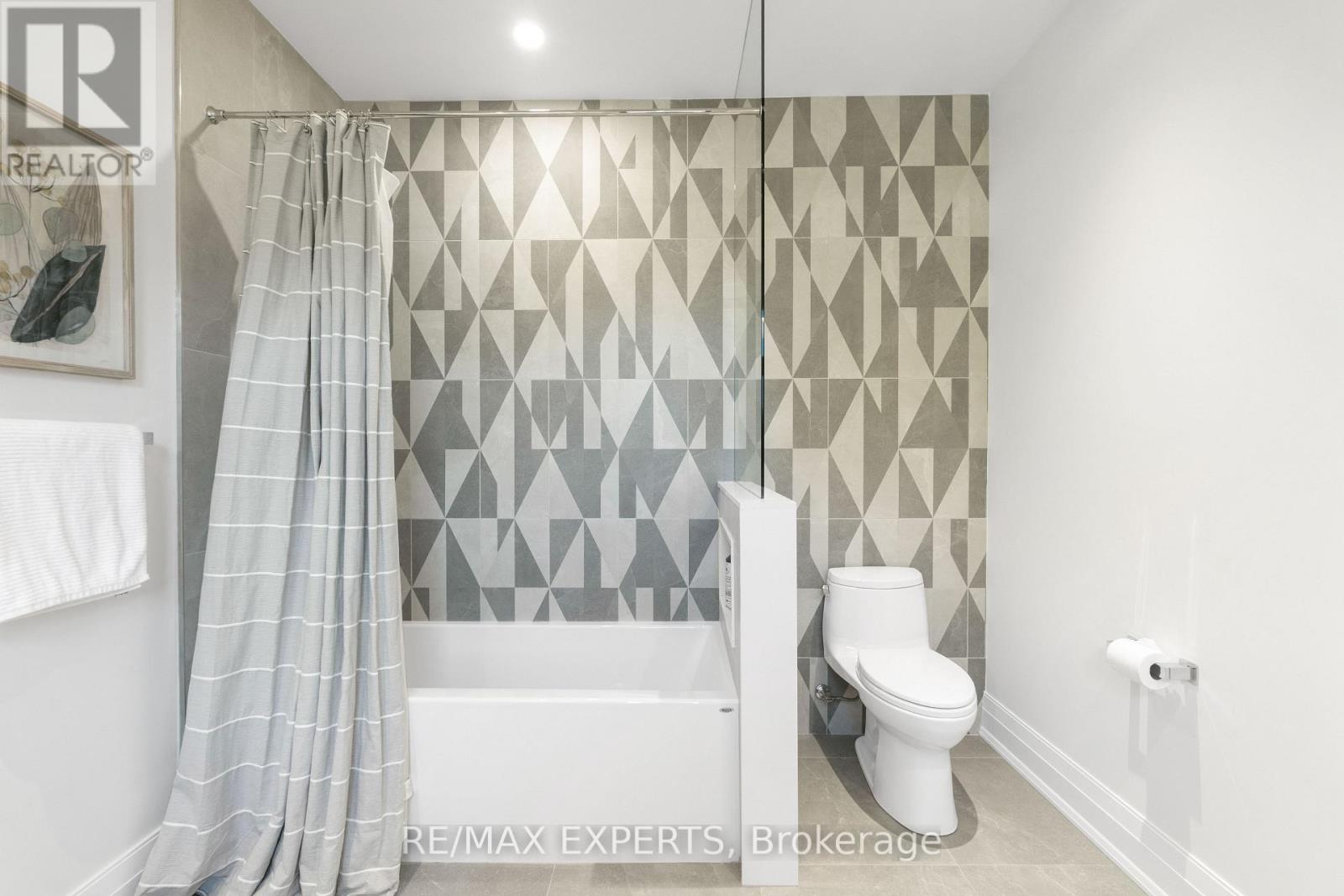 108 HOLLINGSWORTH DRIVE - 33