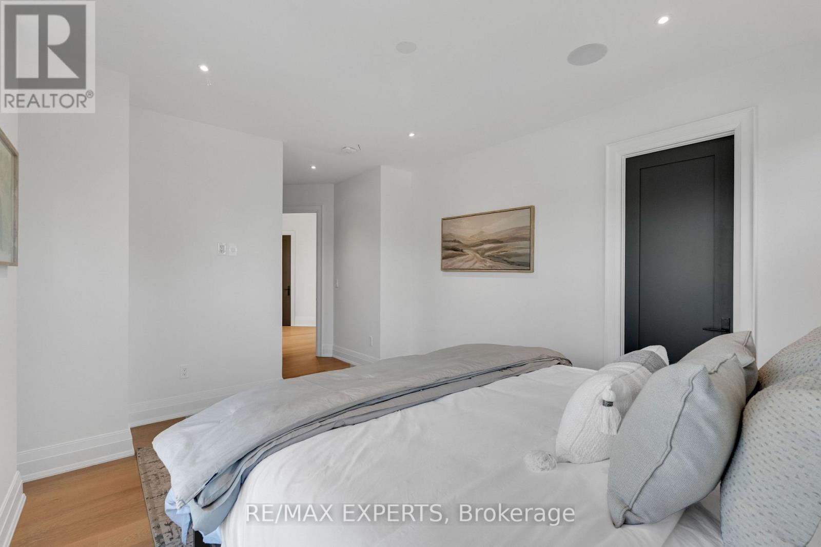 108 HOLLINGSWORTH DRIVE - 35