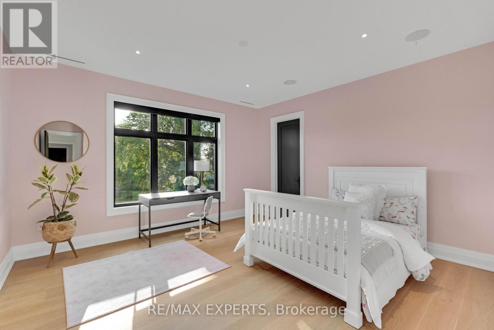 108 HOLLINGSWORTH DRIVE - 39