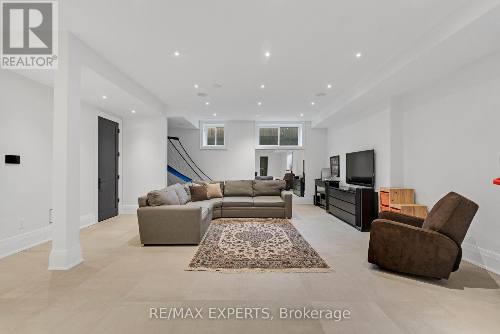 108 HOLLINGSWORTH DRIVE - Image 42