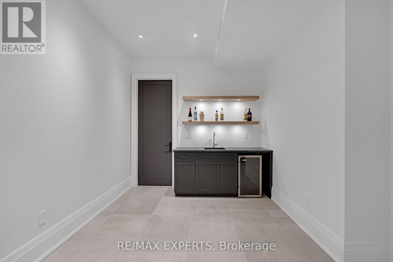 108 HOLLINGSWORTH DRIVE - 46