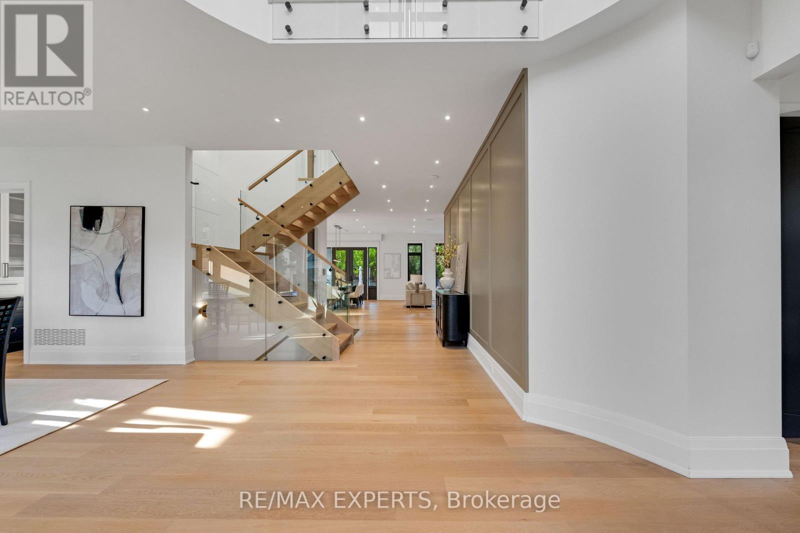 108 HOLLINGSWORTH DRIVE - 6
