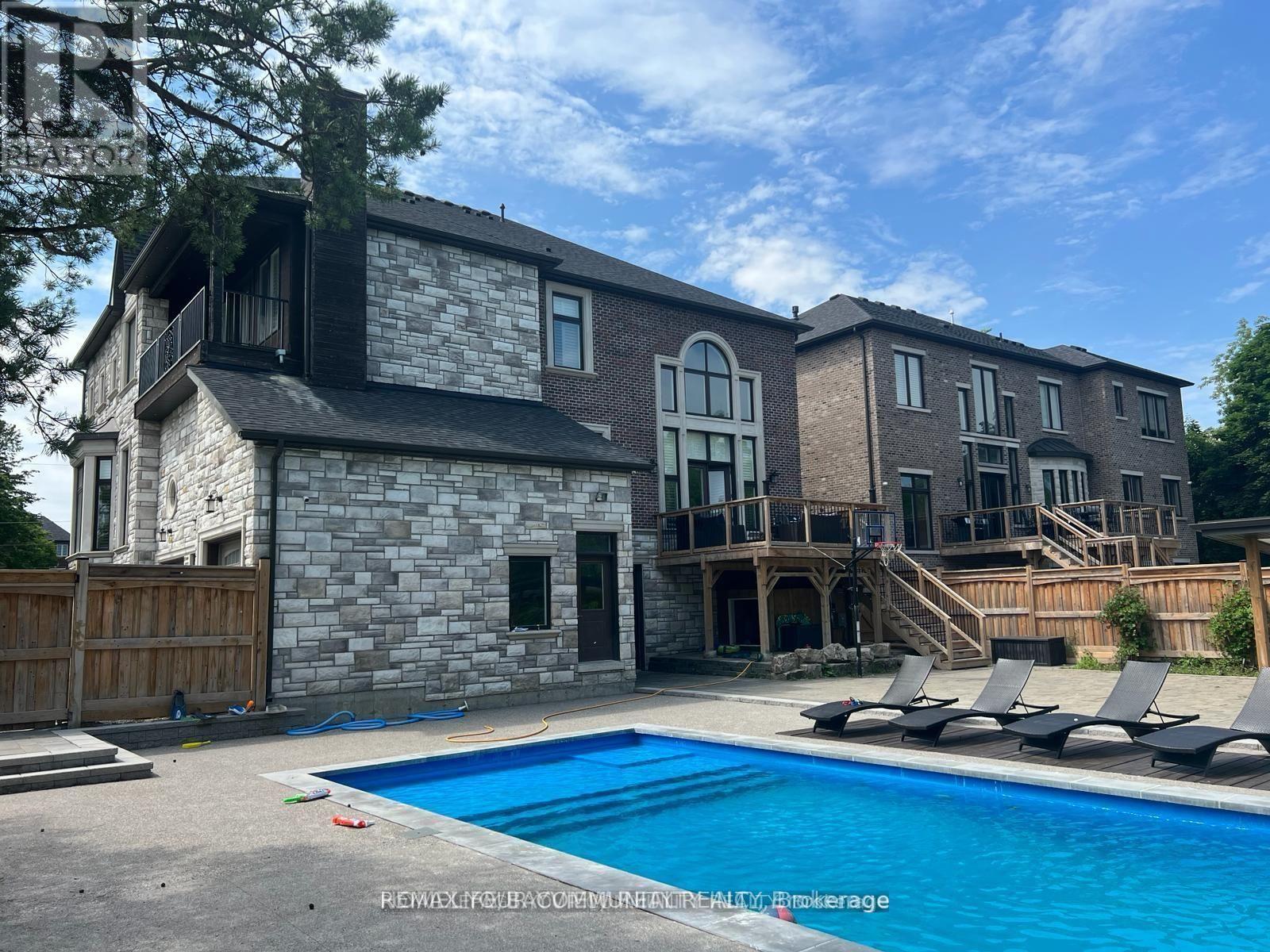 18 PARKER AVENUE - 9