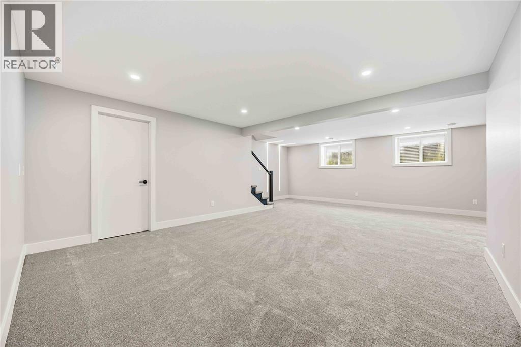 3476 PAUL CRESCENT - 42