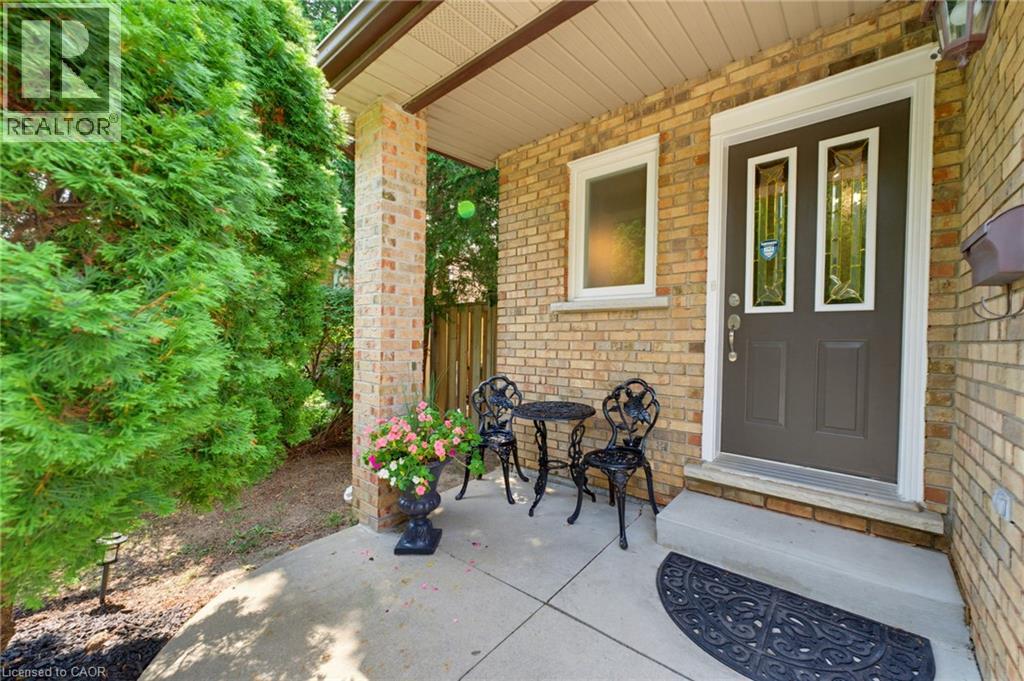 32 SILVERVINE Drive - 2