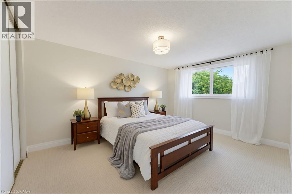 32 SILVERVINE Drive - Image 13