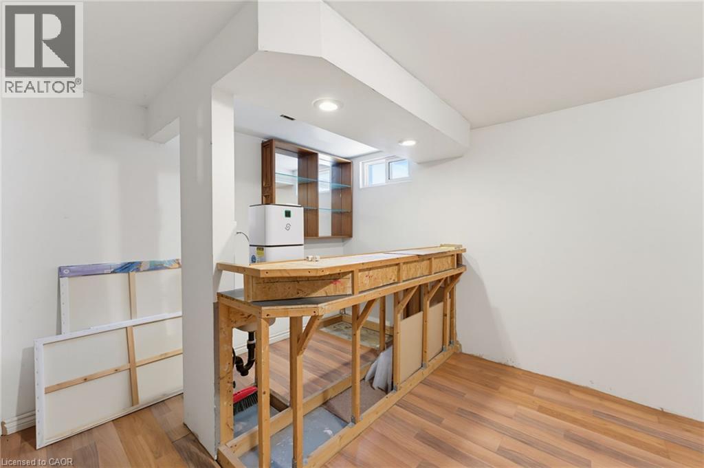 32 SILVERVINE Drive - 19
