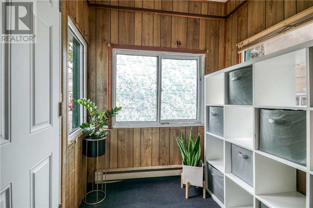 379 Frood Road - 22