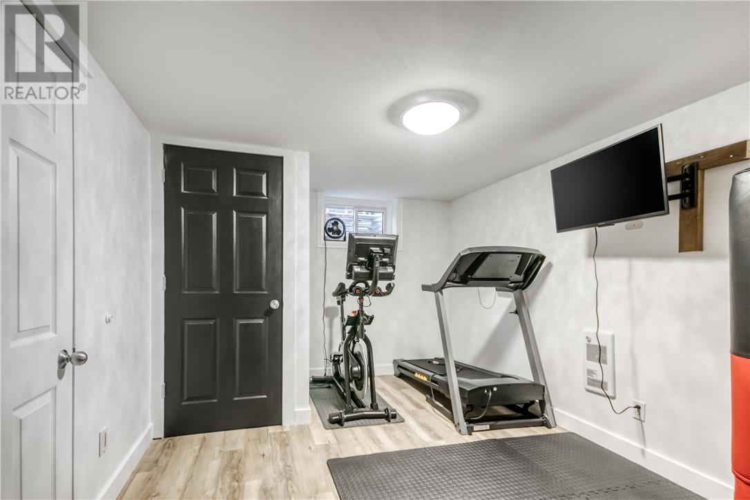 83 Lakeview Drive - Image 29