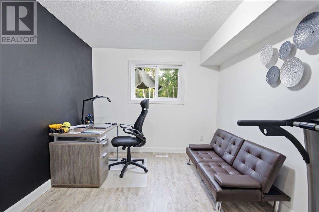 983 ARTHUR Street - 14