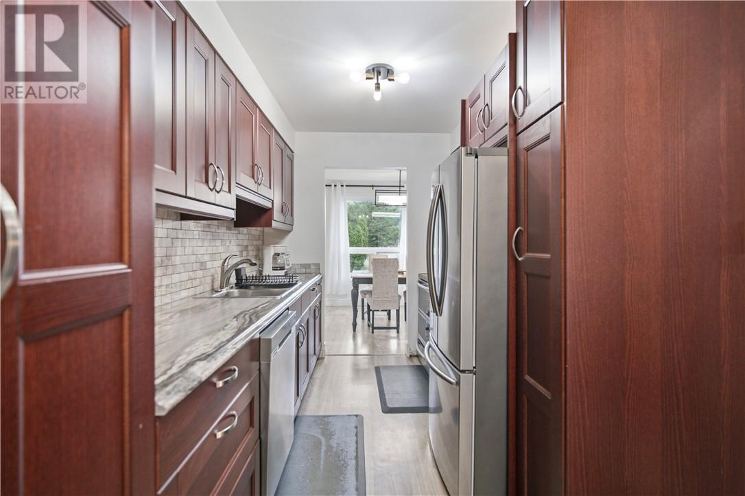983 ARTHUR Street - 2