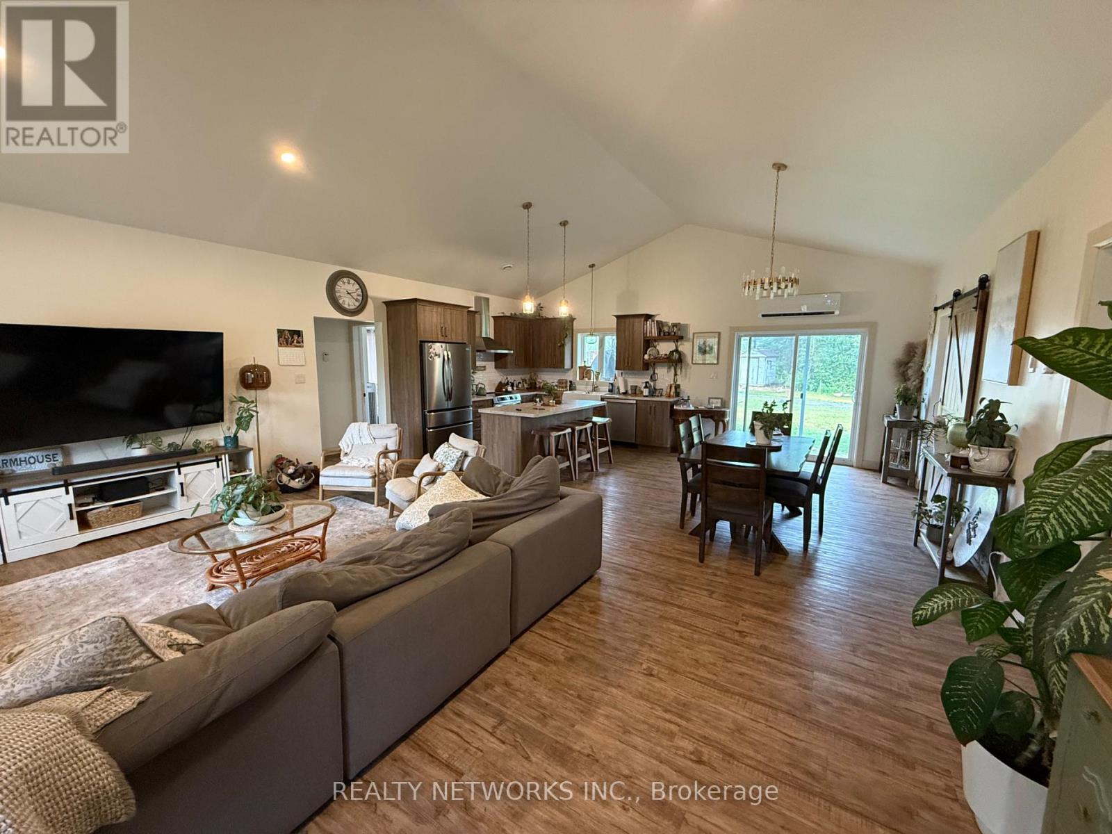 923 JAGUAR DRIVE - 6