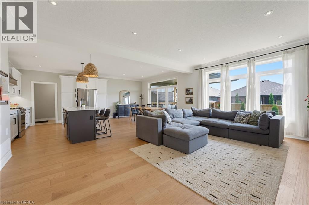 192 GIBBONS Street - 4