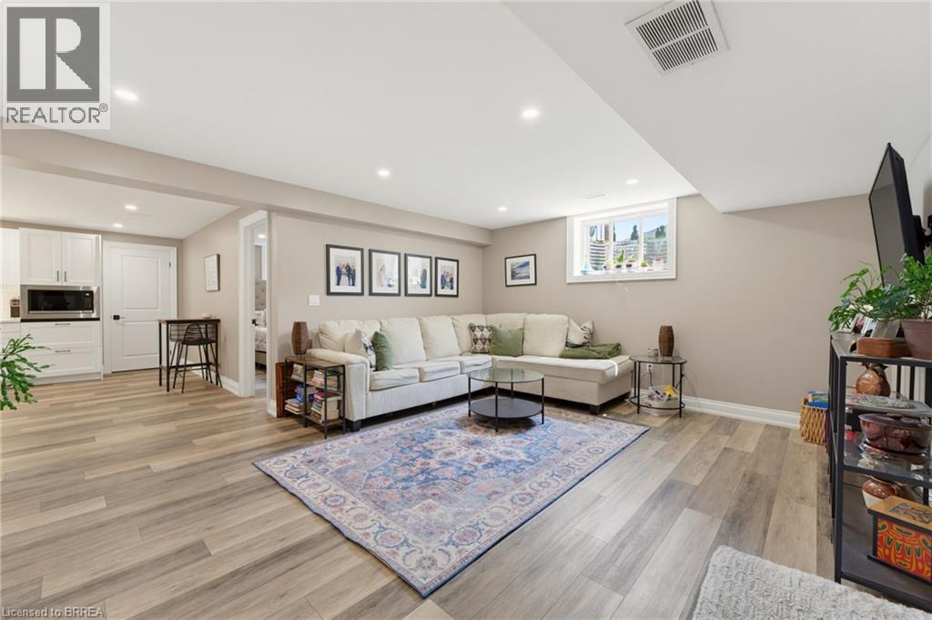 192 GIBBONS Street - Image 18