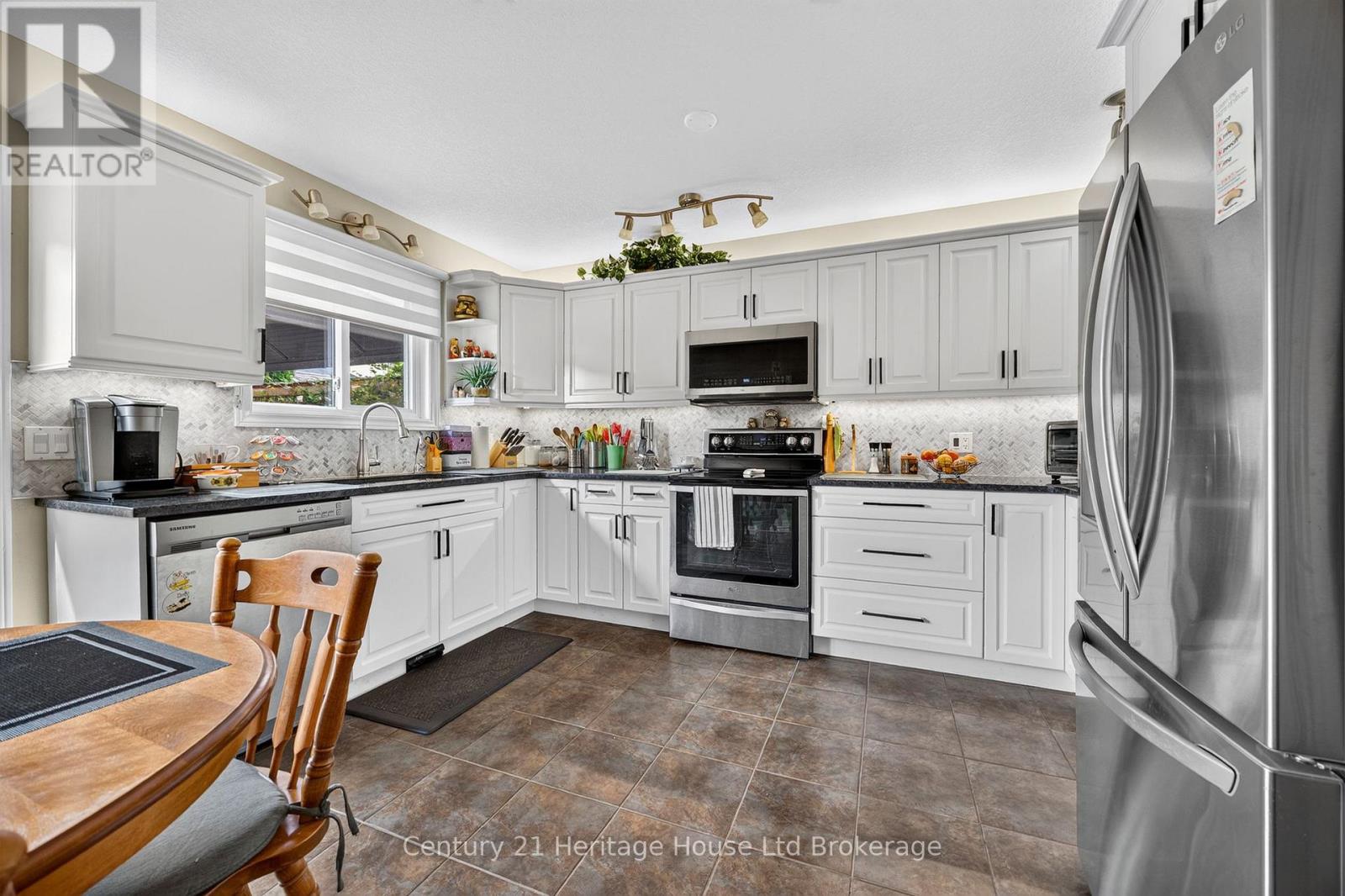 43 BEECH BOULEVARD - Image 3