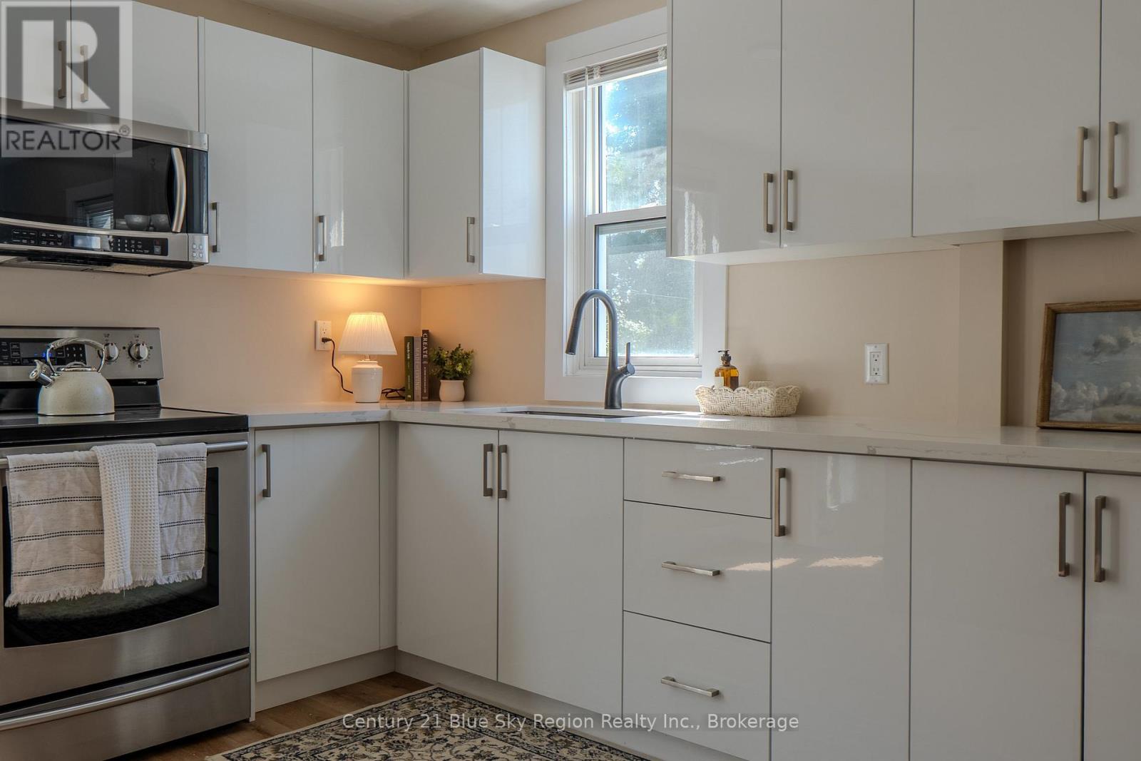 452 KING STREET W - 8