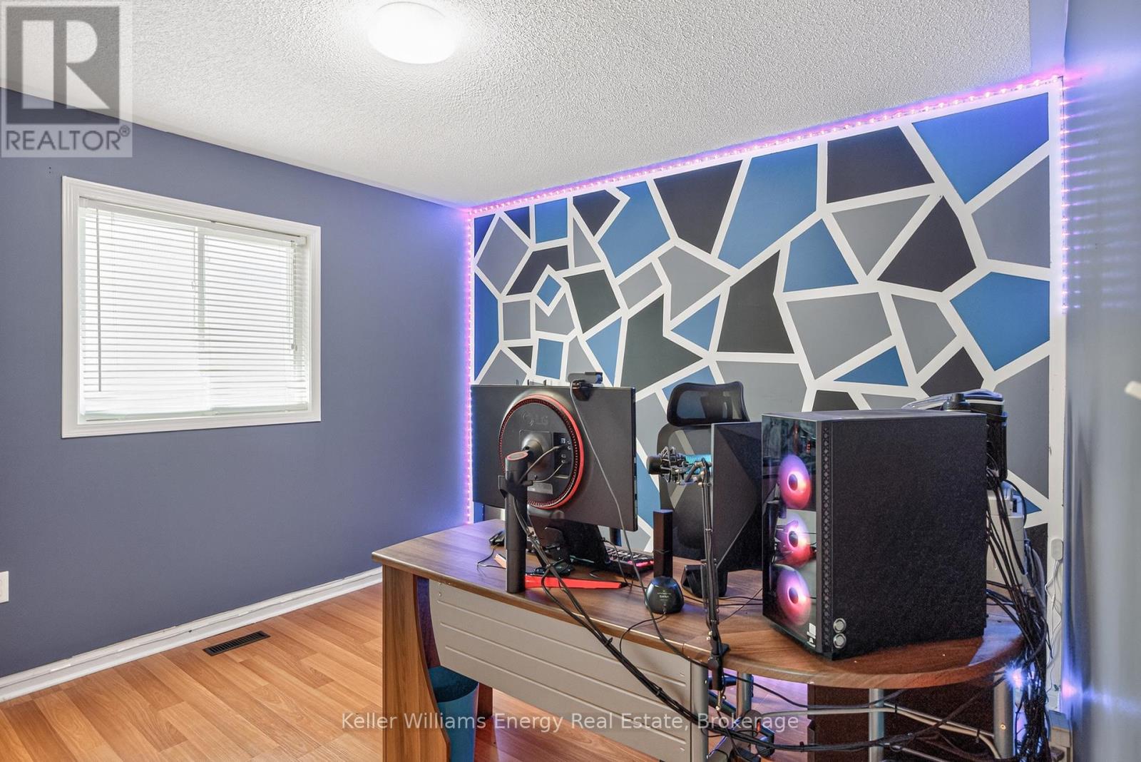 4 HOLMAN COURT - Image 19