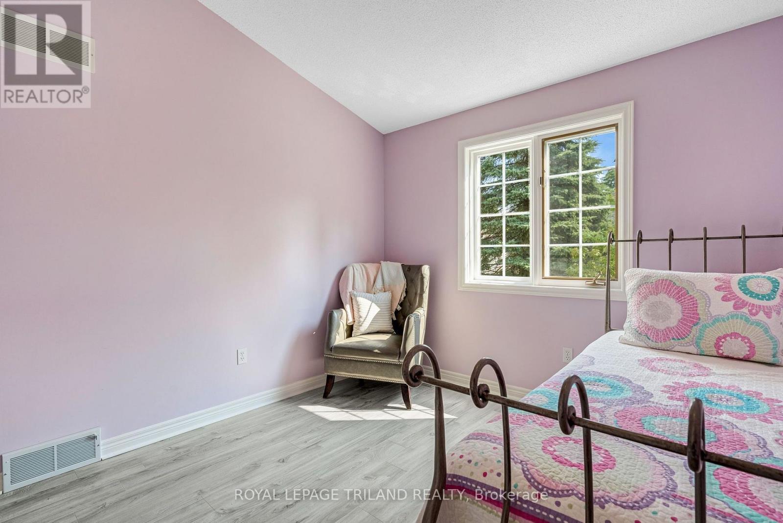 #39 519 RIVERSIDE DRIVE - Image 20