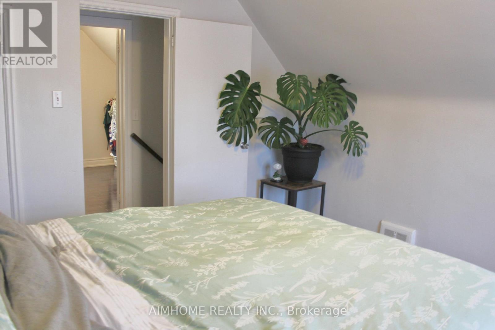 31 CAMILLA CRESCENT - 15