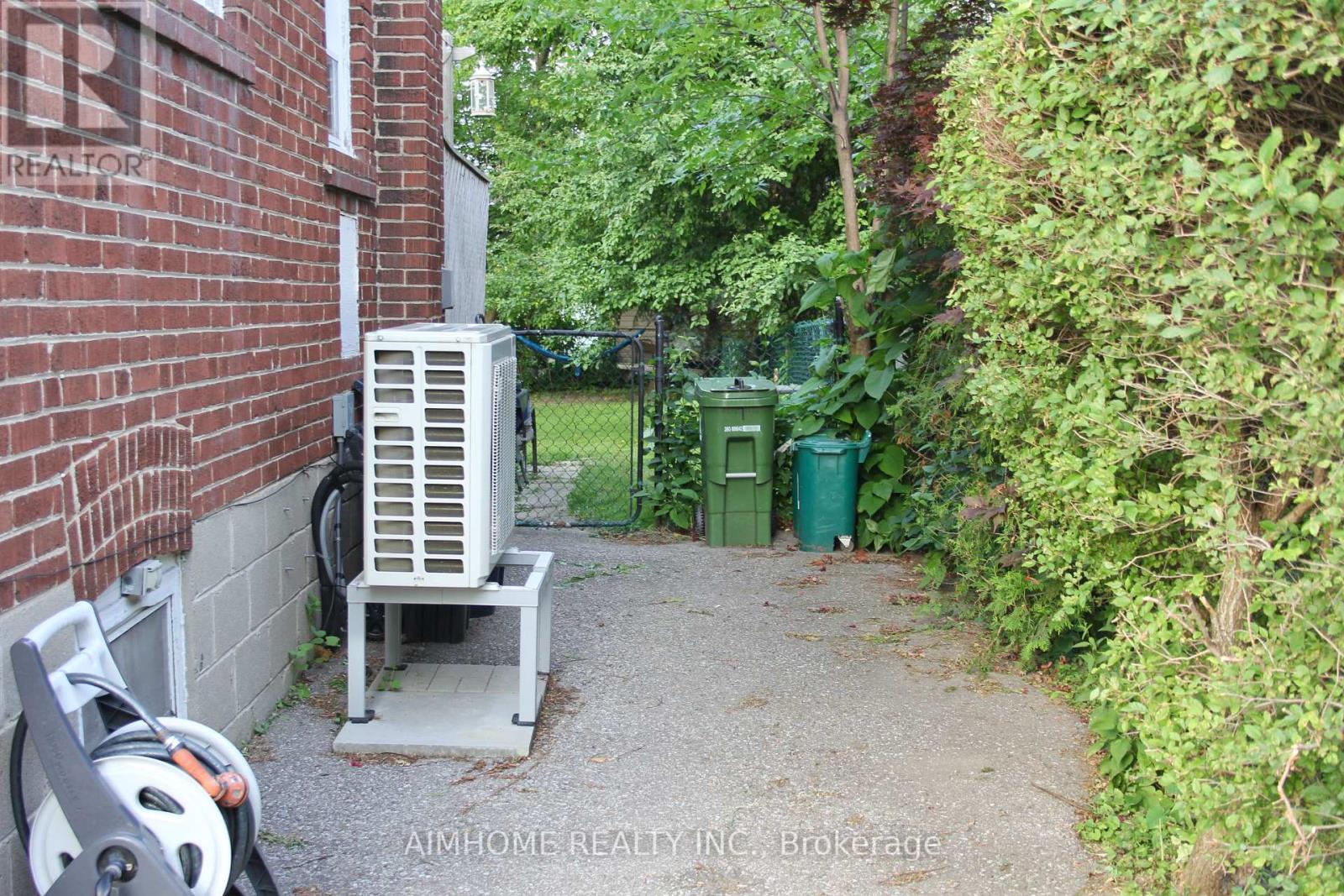 31 CAMILLA CRESCENT - 21