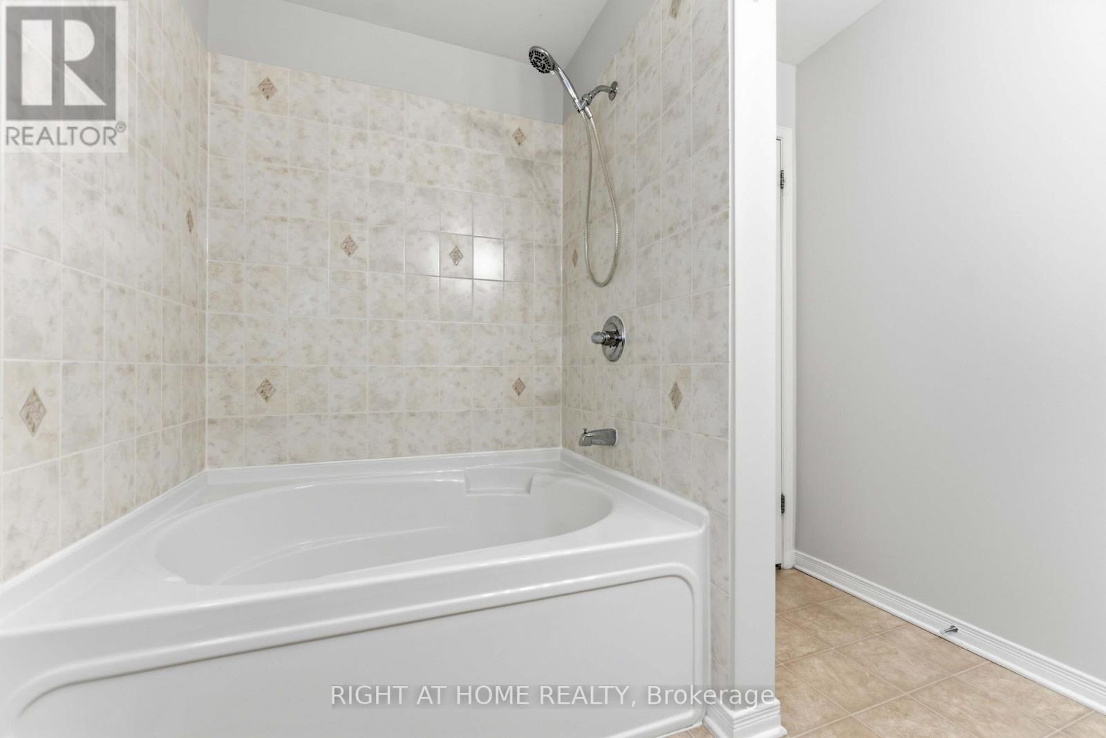 3 Bed, 3 Bath House for Sale in Ottawa – 259 SORENTO STREET, Ottawa – MLS# X13682048 - Image 19