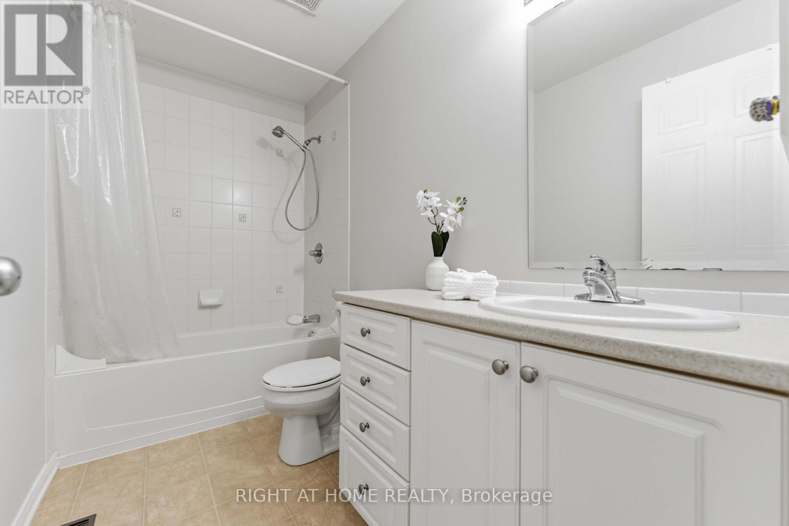 3 Bed, 3 Bath House for Sale in Ottawa – 259 SORENTO STREET, Ottawa – MLS# X13682048 - Image 25