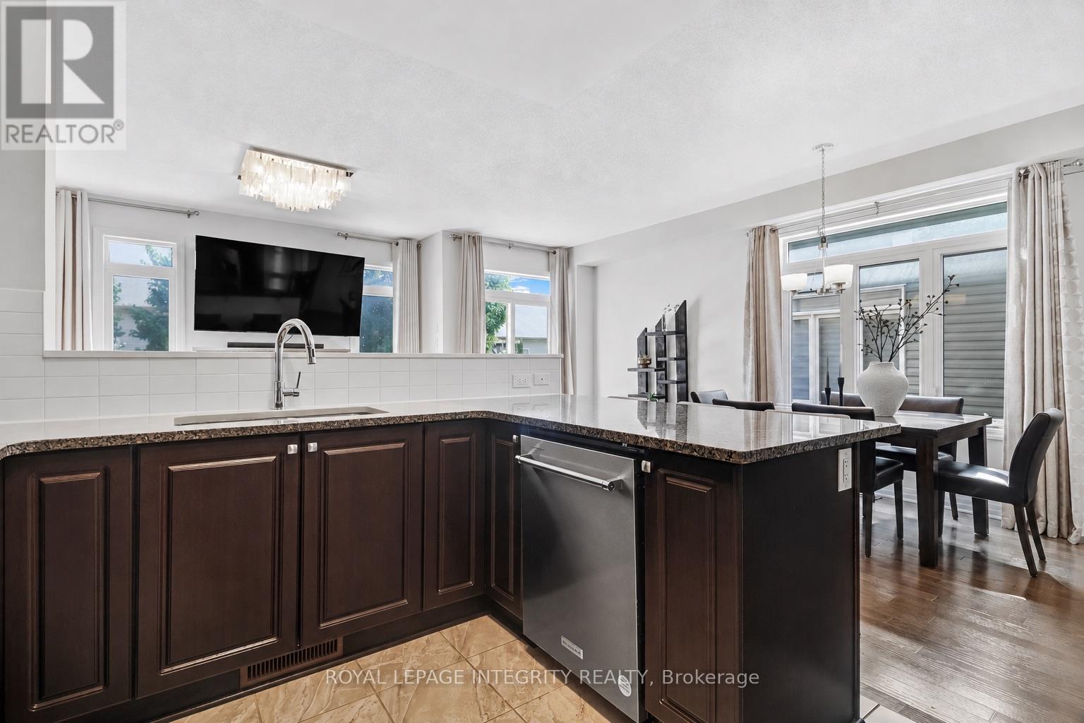 3 Bed, 3 Bath House for Sale in Ottawa – 216 GOSSAMER STREET, Ottawa – MLS# X13682054 - Image 14