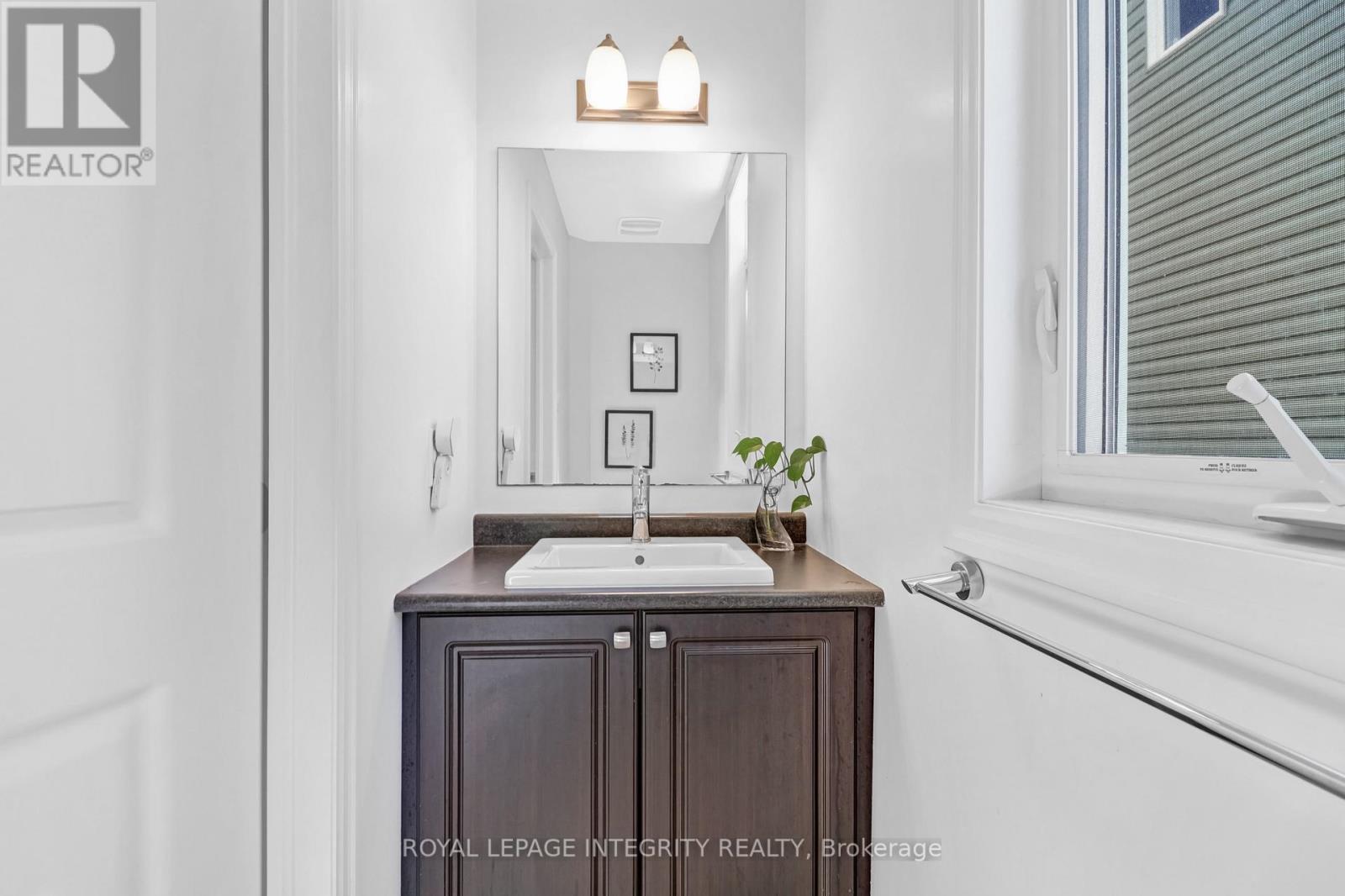 3 Bed, 3 Bath House for Sale in Ottawa – 216 GOSSAMER STREET, Ottawa – MLS# X13682054 - Image 7