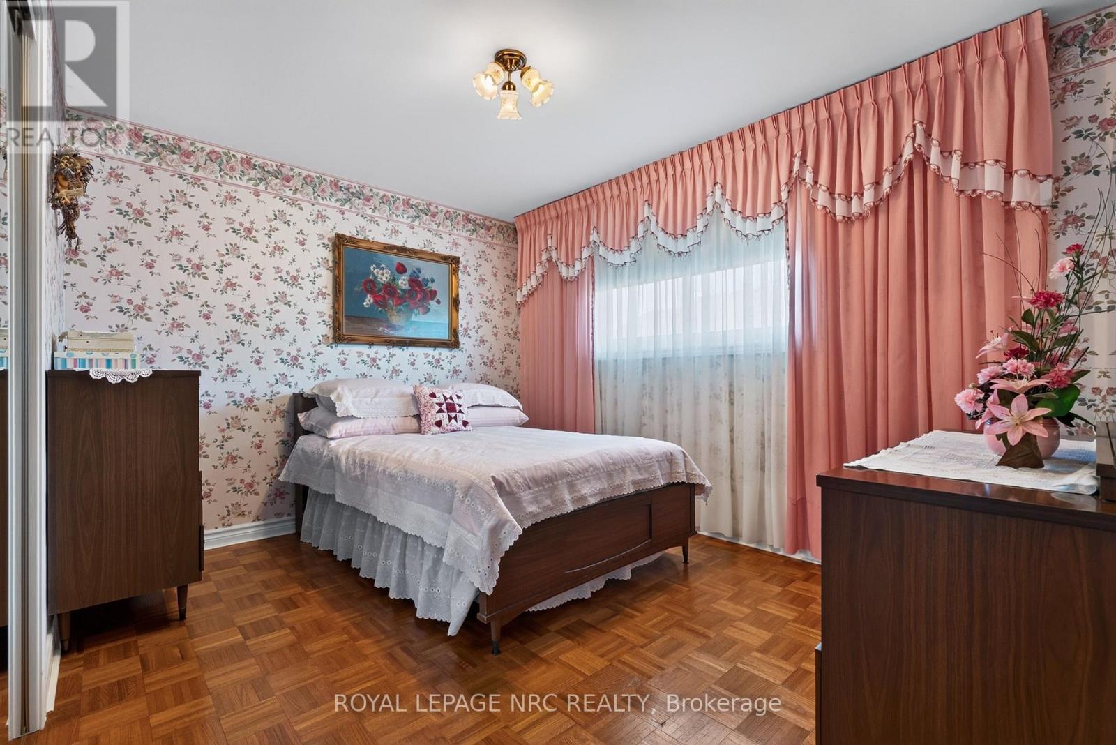 43 BRIMLEY CRESCENT - 25
