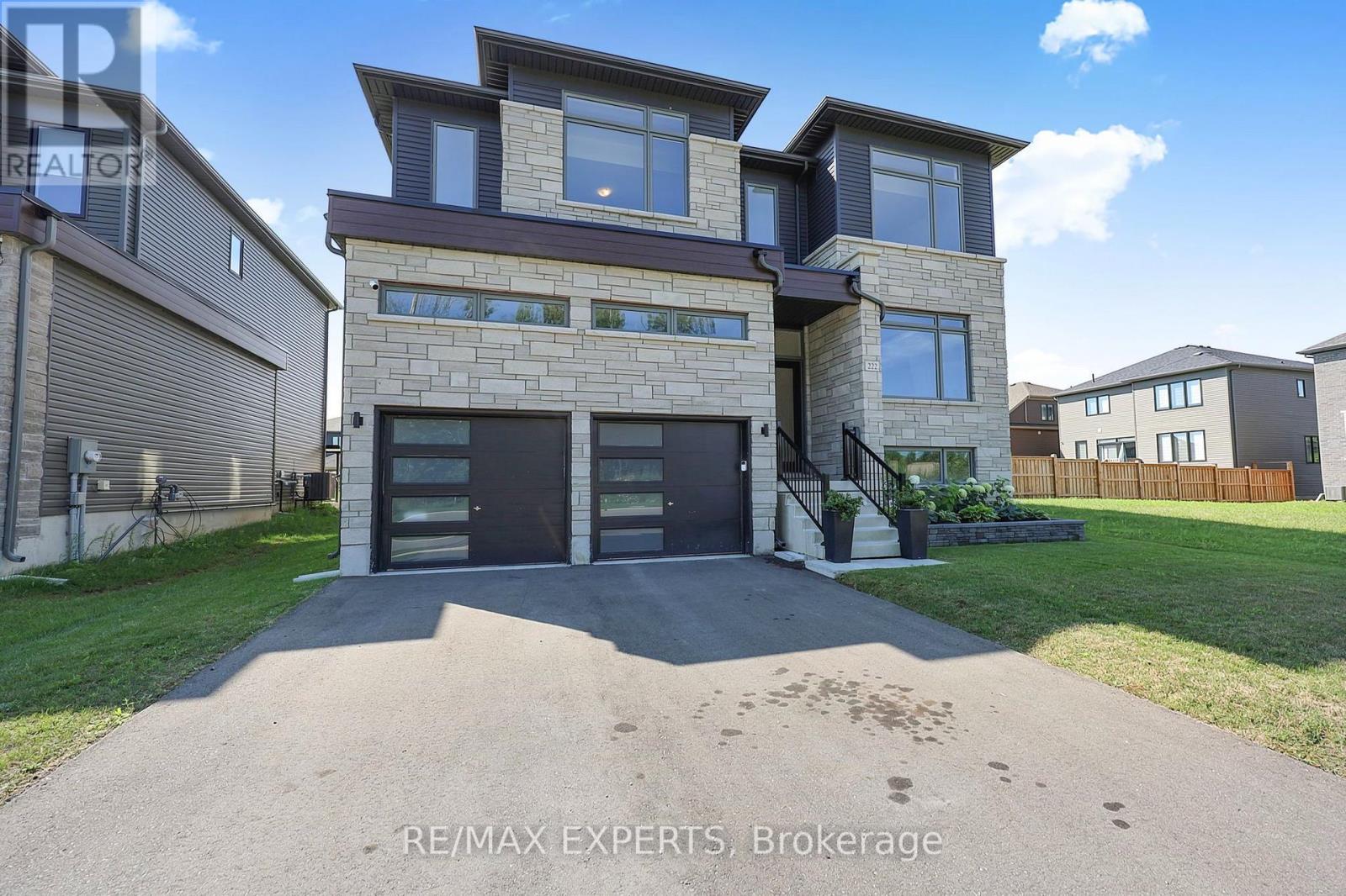 222 MAPLESIDE DRIVE - 2