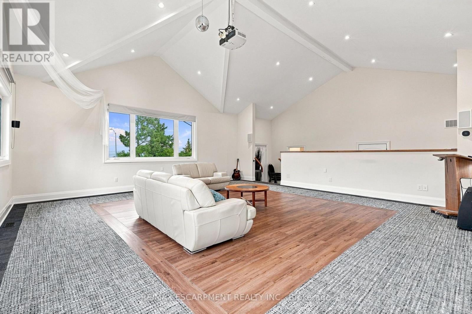 2019 DUNDAS STREET - 18