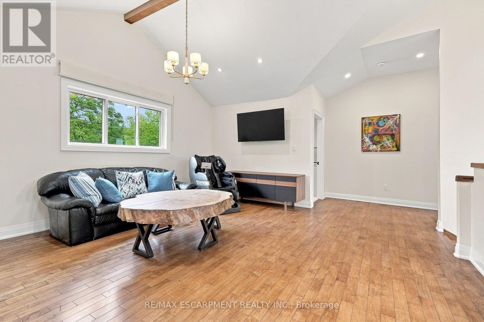 2019 DUNDAS STREET - 24