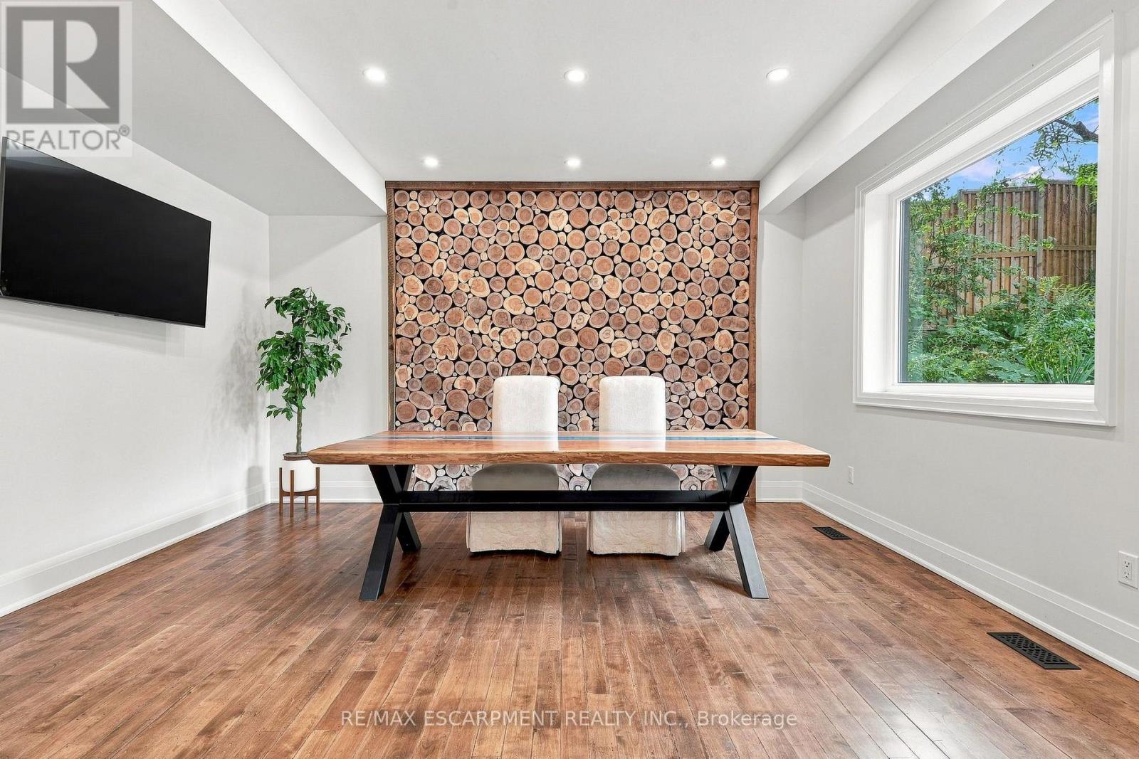 2019 DUNDAS STREET - 7