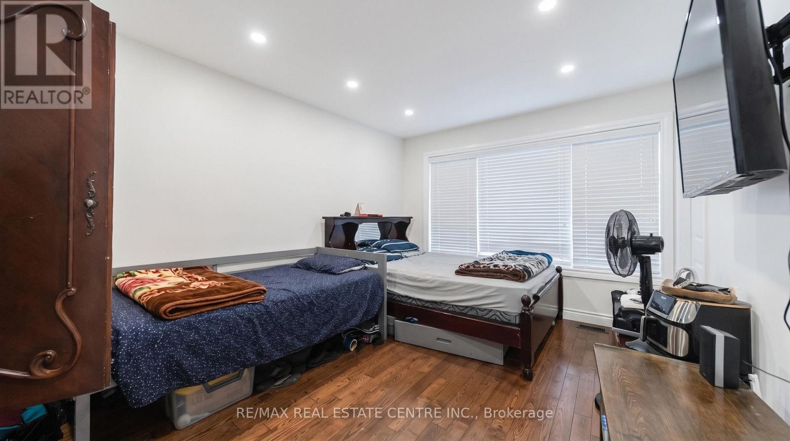 22 NEAMES CRESCENT - 10